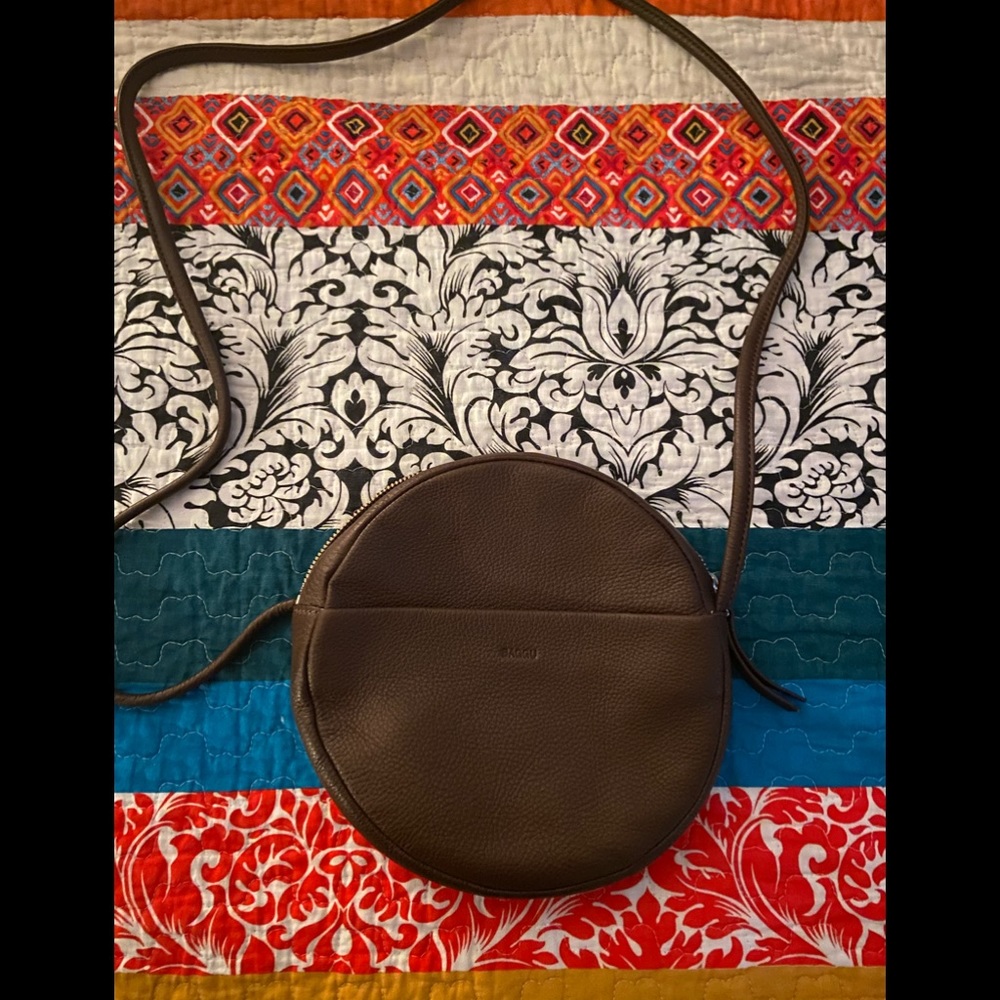 Baggu large soft circle crossbody chocolate